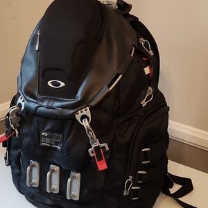 Oakley Black Backpack with Red Accent - Men's Rugged Gear Pack